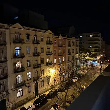 Sólo Habitación Grande Con Balcon * Lisboa