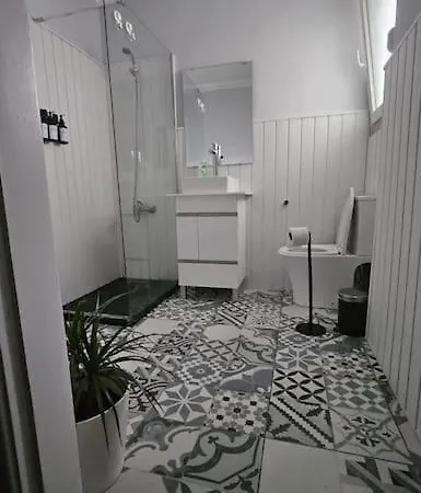 Sólo Habitación Grande Con Balcon