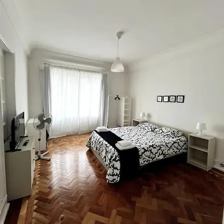 Sólo Habitación Grande Con Balcon * Lisboa