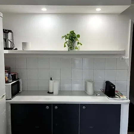 Sólo Habitación Grande Con Balcon