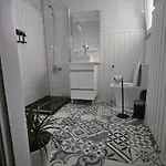 Sólo Habitación Grande Con Balcon