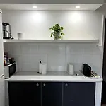 Sólo Habitación Grande Con Balcon